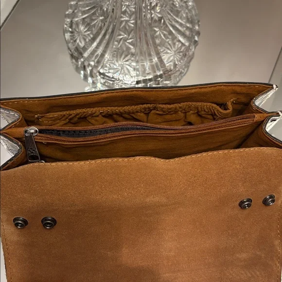 Patricia Nash Lanza Italian Folklore
White Blue Leather Crossbody Bag-NWOT - Picture 10 of 16